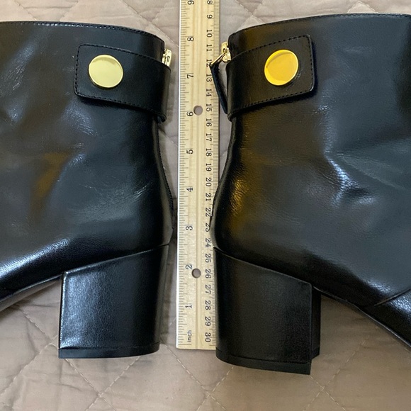 NWT! NINE WEST QUARRYN BOOTS SZ 9. BLACK LEATHER. STRAP DETAIL W/GOLD TONE SNAP. - Picture 3 of 8